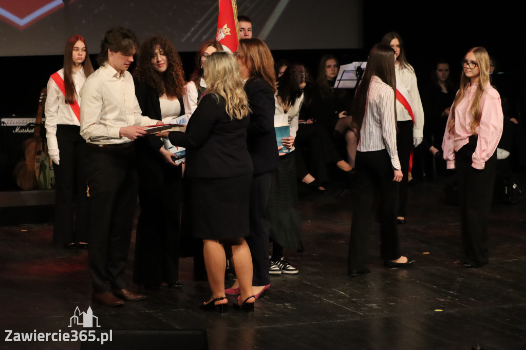 Fotorelacja I: Zakończenie roku szkolnego klas maturalnych I LO w Zawierciu