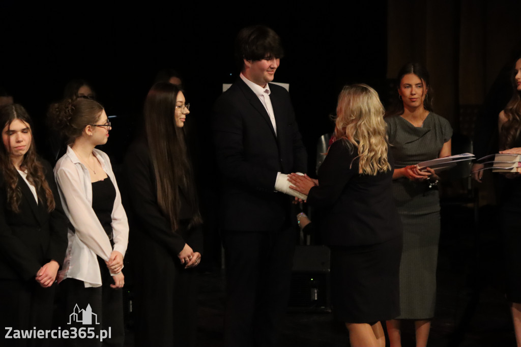 Fotorelacja I: Zakończenie roku szkolnego klas maturalnych I LO w Zawierciu