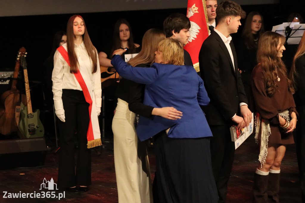 Fotorelacja I: Zakończenie roku szkolnego klas maturalnych I LO w Zawierciu