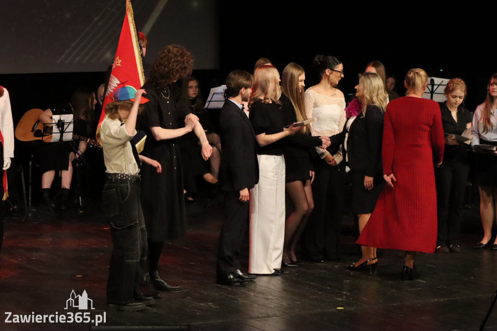 Fotorelacja I: Zakończenie roku szkolnego klas maturalnych I LO w Zawierciu