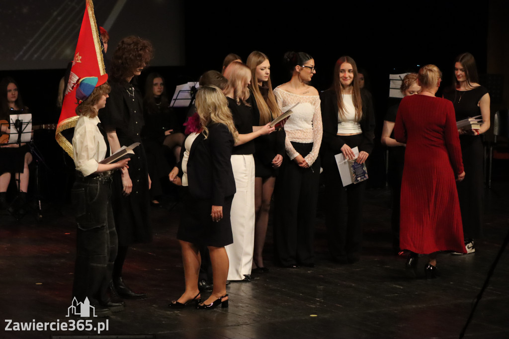 Fotorelacja I: Zakończenie roku szkolnego klas maturalnych I LO w Zawierciu