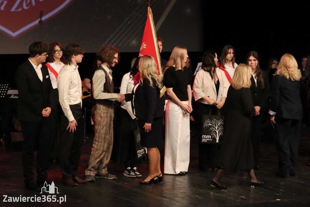 Fotorelacja I: Zakończenie roku szkolnego klas maturalnych I LO w Zawierciu