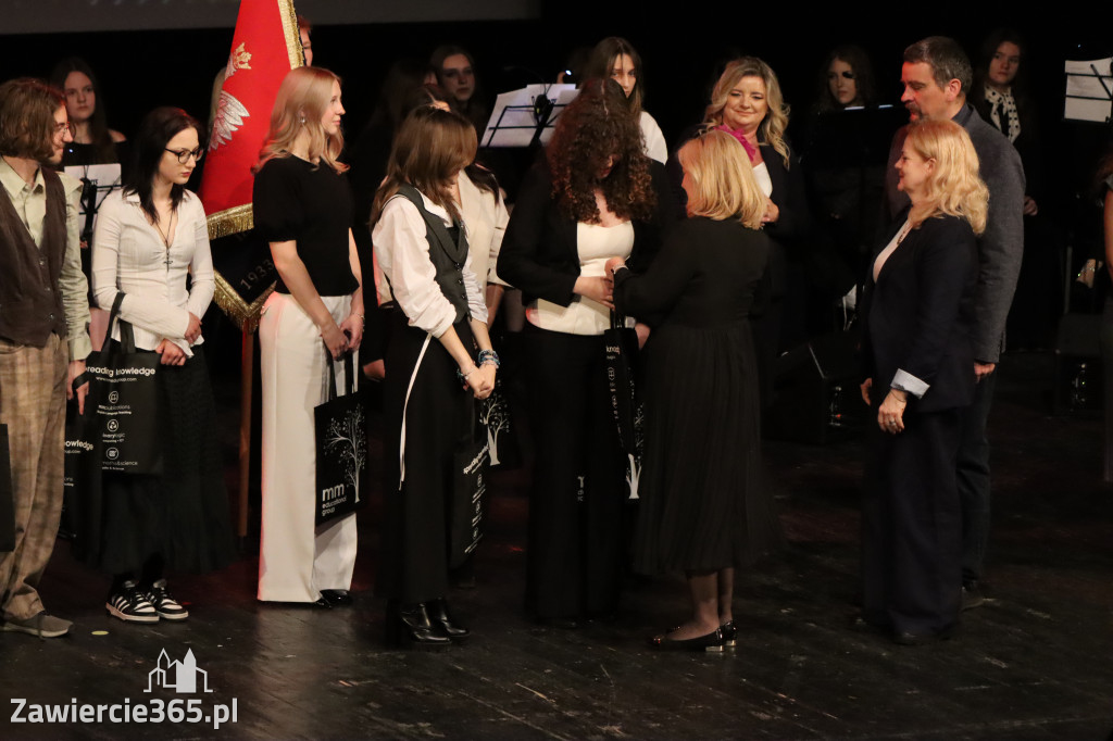 Fotorelacja I: Zakończenie roku szkolnego klas maturalnych I LO w Zawierciu