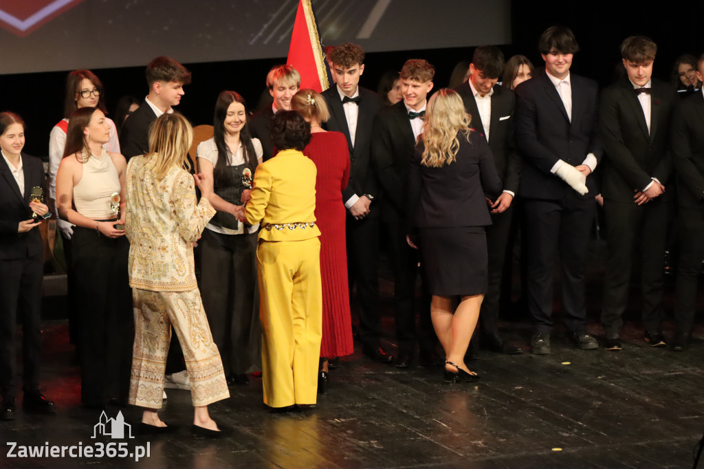 Fotorelacja II: Zakończenie roku szkolnego klas maturalnych I LO w Zawierciu