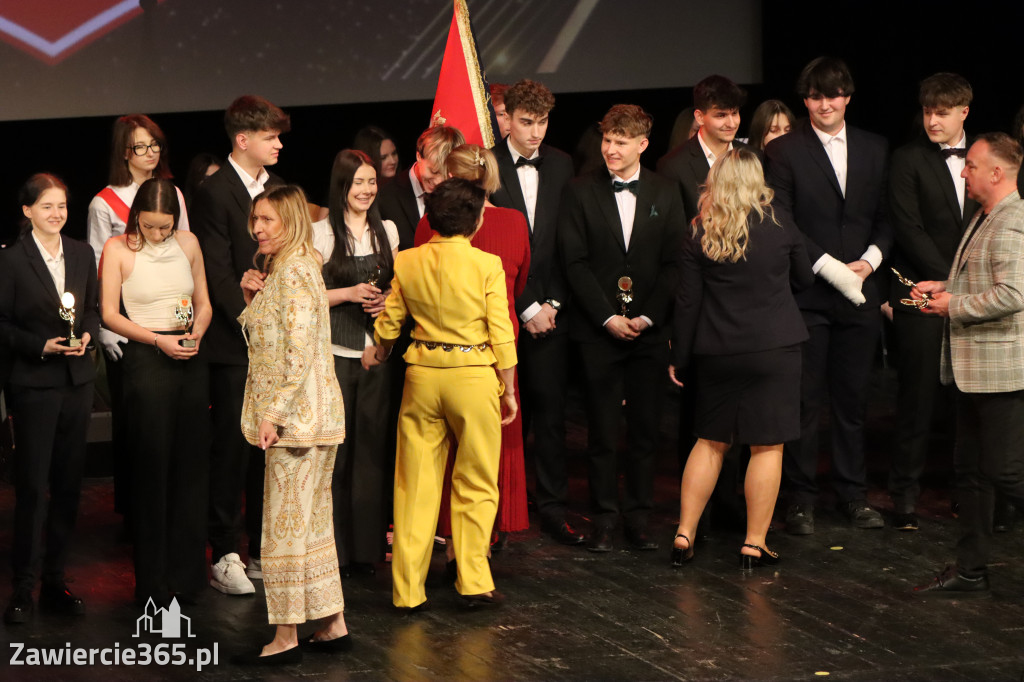 Fotorelacja II: Zakończenie roku szkolnego klas maturalnych I LO w Zawierciu