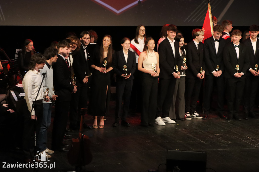 Fotorelacja II: Zakończenie roku szkolnego klas maturalnych I LO w Zawierciu