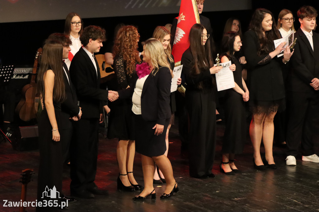 Fotorelacja II: Zakończenie roku szkolnego klas maturalnych I LO w Zawierciu