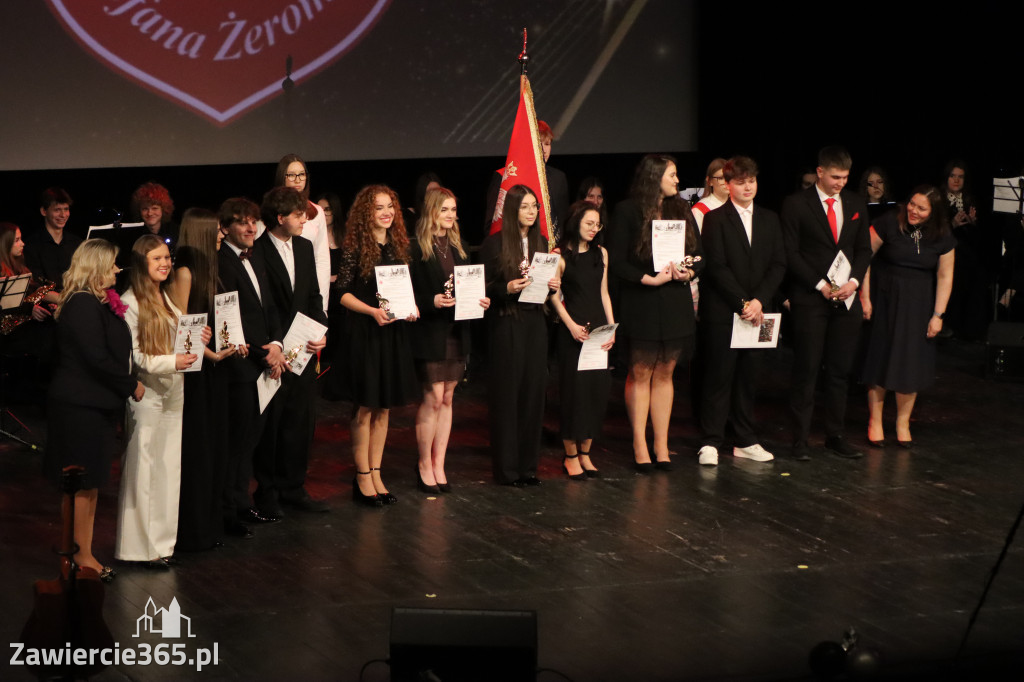 Fotorelacja II: Zakończenie roku szkolnego klas maturalnych I LO w Zawierciu