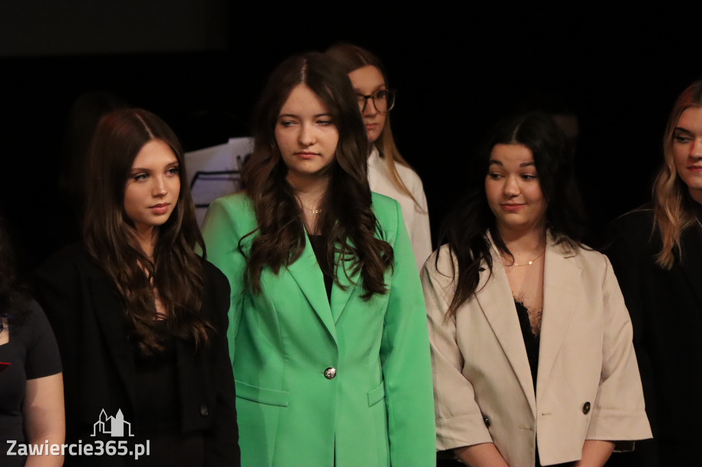 Fotorelacja II: Zakończenie roku szkolnego klas maturalnych I LO w Zawierciu