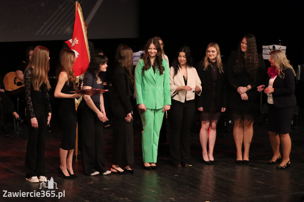 Fotorelacja II: Zakończenie roku szkolnego klas maturalnych I LO w Zawierciu