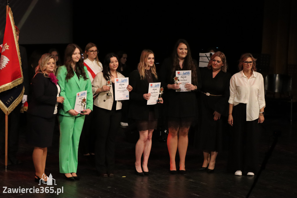 Fotorelacja II: Zakończenie roku szkolnego klas maturalnych I LO w Zawierciu