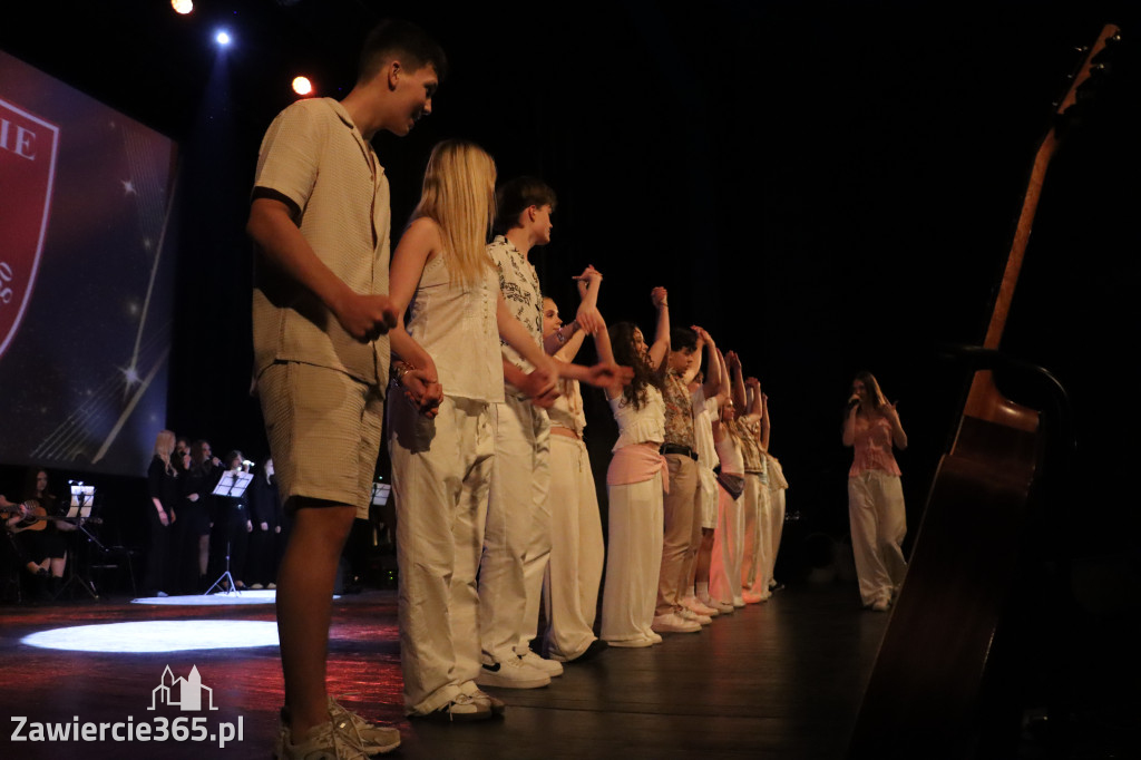 Fotorelacja II: Zakończenie roku szkolnego klas maturalnych I LO w Zawierciu