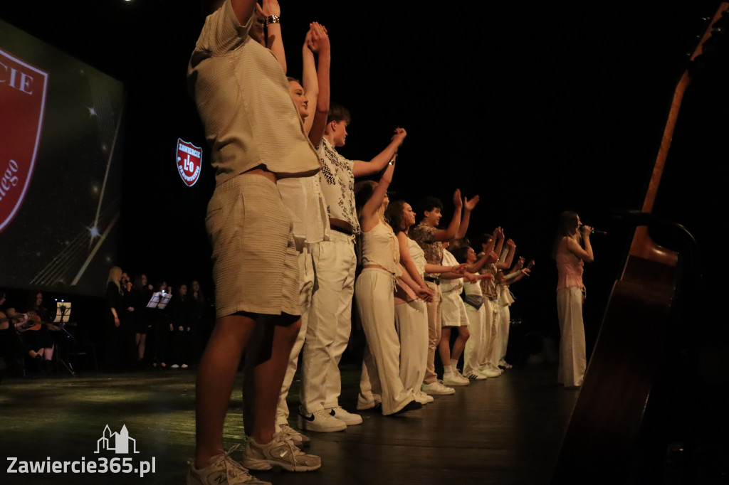 Fotorelacja II: Zakończenie roku szkolnego klas maturalnych I LO w Zawierciu