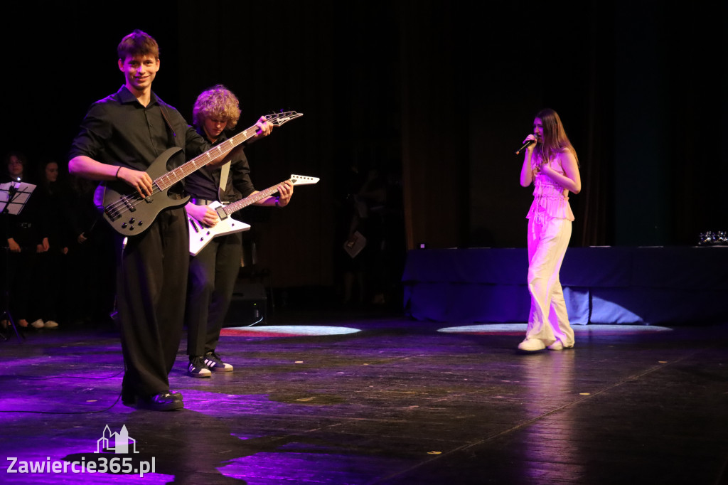 Fotorelacja II: Zakończenie roku szkolnego klas maturalnych I LO w Zawierciu