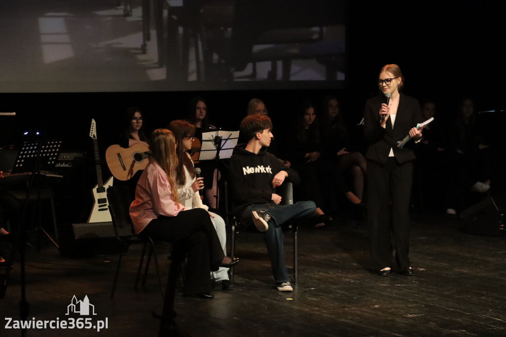 Fotorelacja II: Zakończenie roku szkolnego klas maturalnych I LO w Zawierciu