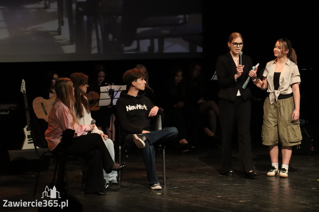 Fotorelacja II: Zakończenie roku szkolnego klas maturalnych I LO w Zawierciu