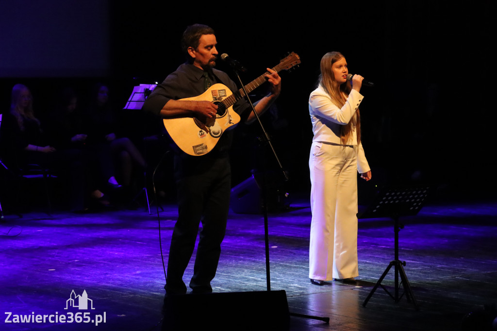 Fotorelacja III: Zakończenie roku szkolnego klas maturalnych I LO w Zawierciu