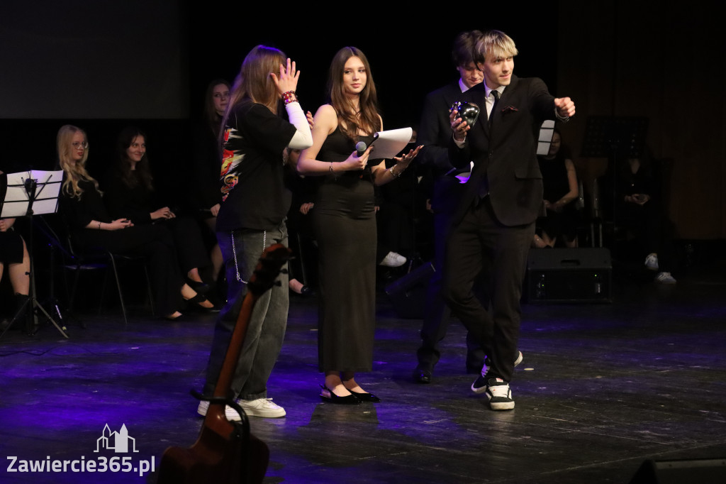 Fotorelacja III: Zakończenie roku szkolnego klas maturalnych I LO w Zawierciu