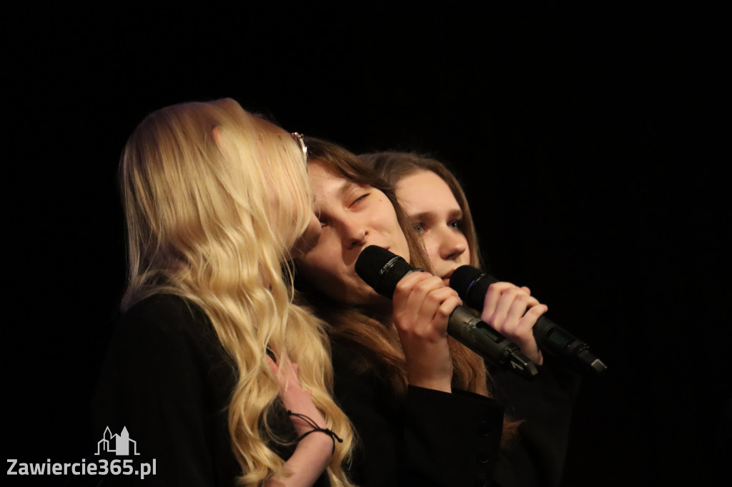 Fotorelacja III: Zakończenie roku szkolnego klas maturalnych I LO w Zawierciu