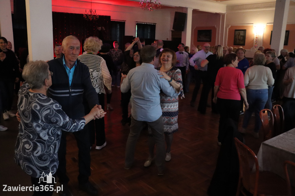 Fotorelacja: Wiosenna Potańcówka z DJ-em w Pałacyku nad Wartą w Zawierciu