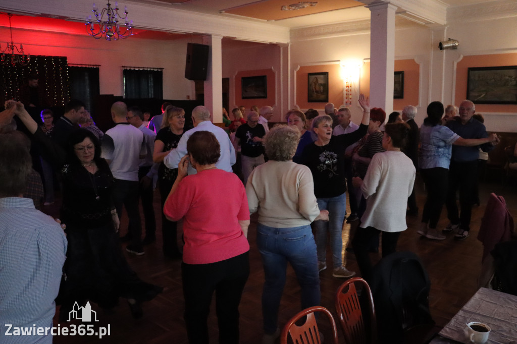 Fotorelacja: Wiosenna Potańcówka z DJ-em w Pałacyku nad Wartą w Zawierciu