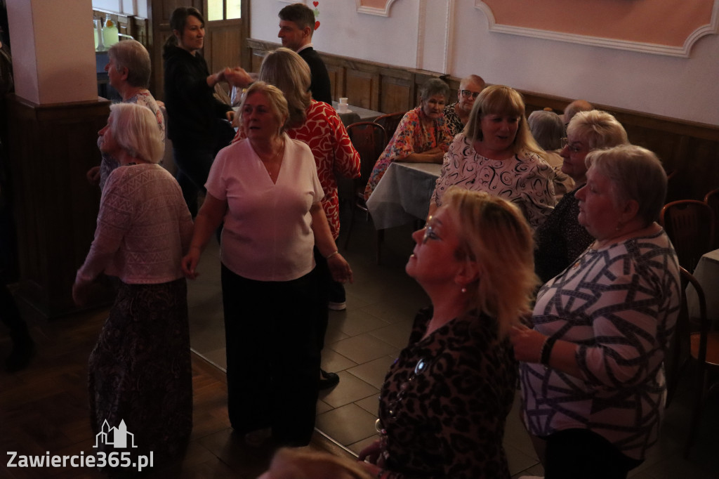 Fotorelacja: Wiosenna Potańcówka z DJ-em w Pałacyku nad Wartą w Zawierciu