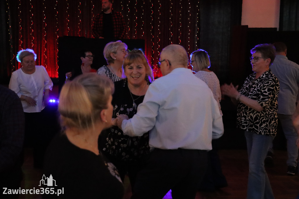 Fotorelacja: Wiosenna Potańcówka z DJ-em w Pałacyku nad Wartą w Zawierciu