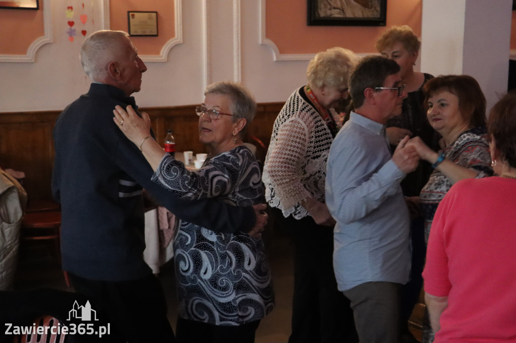 Fotorelacja: Wiosenna Potańcówka z DJ-em w Pałacyku nad Wartą w Zawierciu
