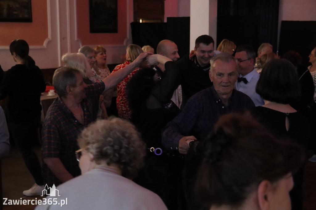 Fotorelacja: Wiosenna Potańcówka z DJ-em w Pałacyku nad Wartą w Zawierciu