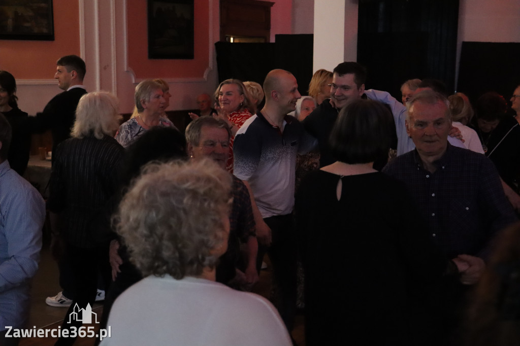 Fotorelacja: Wiosenna Potańcówka z DJ-em w Pałacyku nad Wartą w Zawierciu