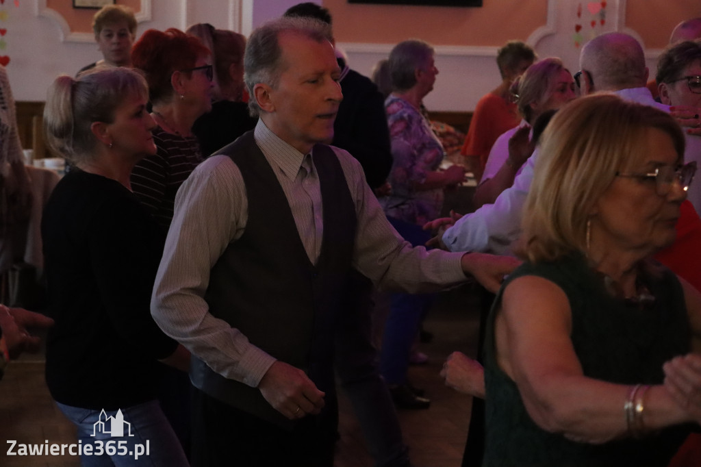 Fotorelacja: Wiosenna Potańcówka z DJ-em w Pałacyku nad Wartą w Zawierciu