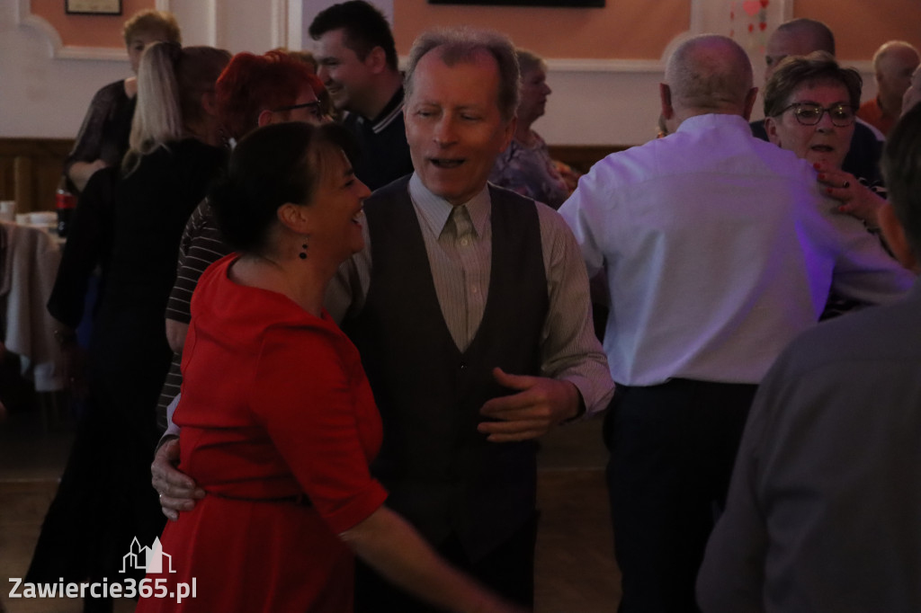Fotorelacja: Wiosenna Potańcówka z DJ-em w Pałacyku nad Wartą w Zawierciu