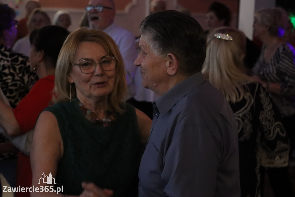 Fotorelacja: Wiosenna Potańcówka z DJ-em w Pałacyku nad Wartą w Zawierciu