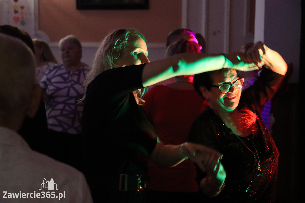 Fotorelacja: Wiosenna Potańcówka z DJ-em w Pałacyku nad Wartą w Zawierciu