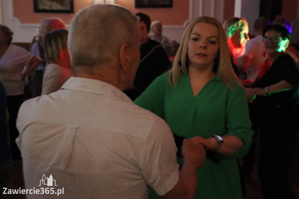 Fotorelacja: Wiosenna Potańcówka z DJ-em w Pałacyku nad Wartą w Zawierciu