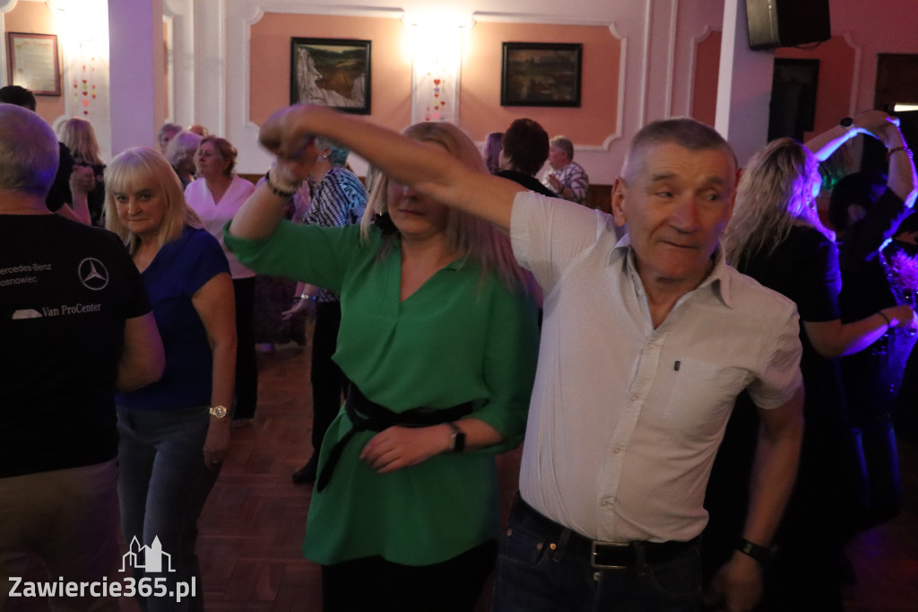 Fotorelacja: Wiosenna Potańcówka z DJ-em w Pałacyku nad Wartą w Zawierciu
