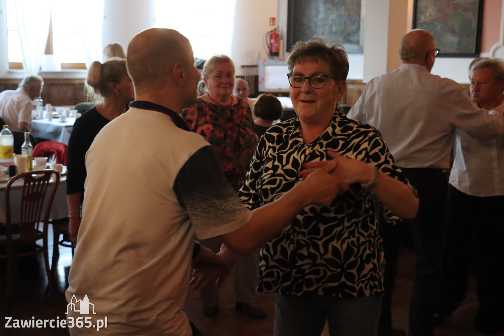 Fotorelacja: Wiosenna Potańcówka z DJ-em w Pałacyku nad Wartą w Zawierciu