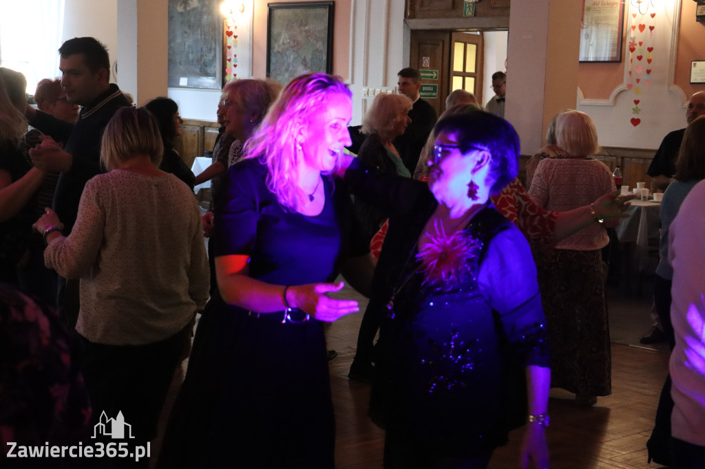 Fotorelacja: Wiosenna Potańcówka z DJ-em w Pałacyku nad Wartą w Zawierciu