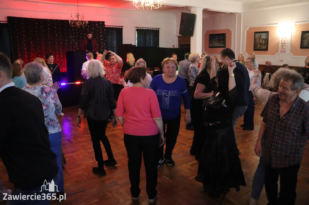 Fotorelacja: Wiosenna Potańcówka z DJ-em w Pałacyku nad Wartą w Zawierciu