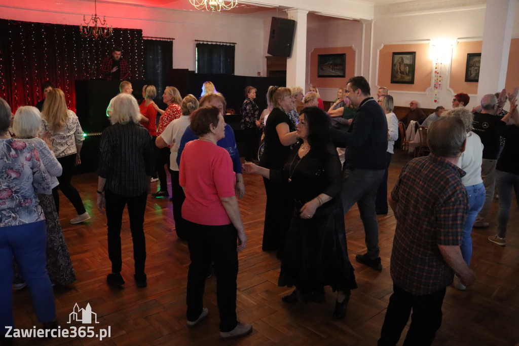 Fotorelacja: Wiosenna Potańcówka z DJ-em w Pałacyku nad Wartą w Zawierciu