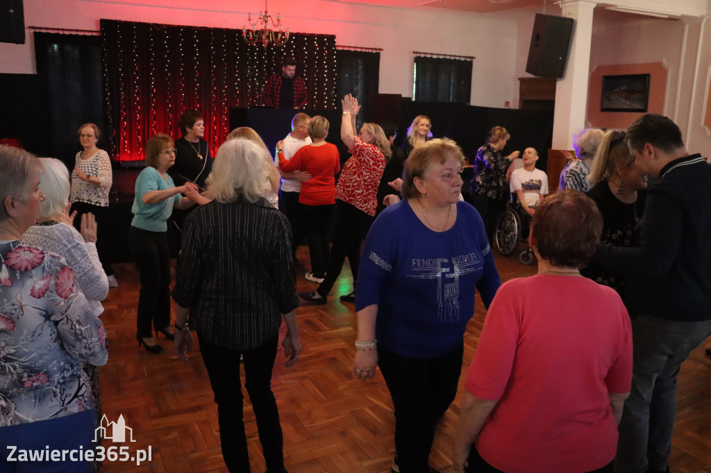 Fotorelacja: Wiosenna Potańcówka z DJ-em w Pałacyku nad Wartą w Zawierciu
