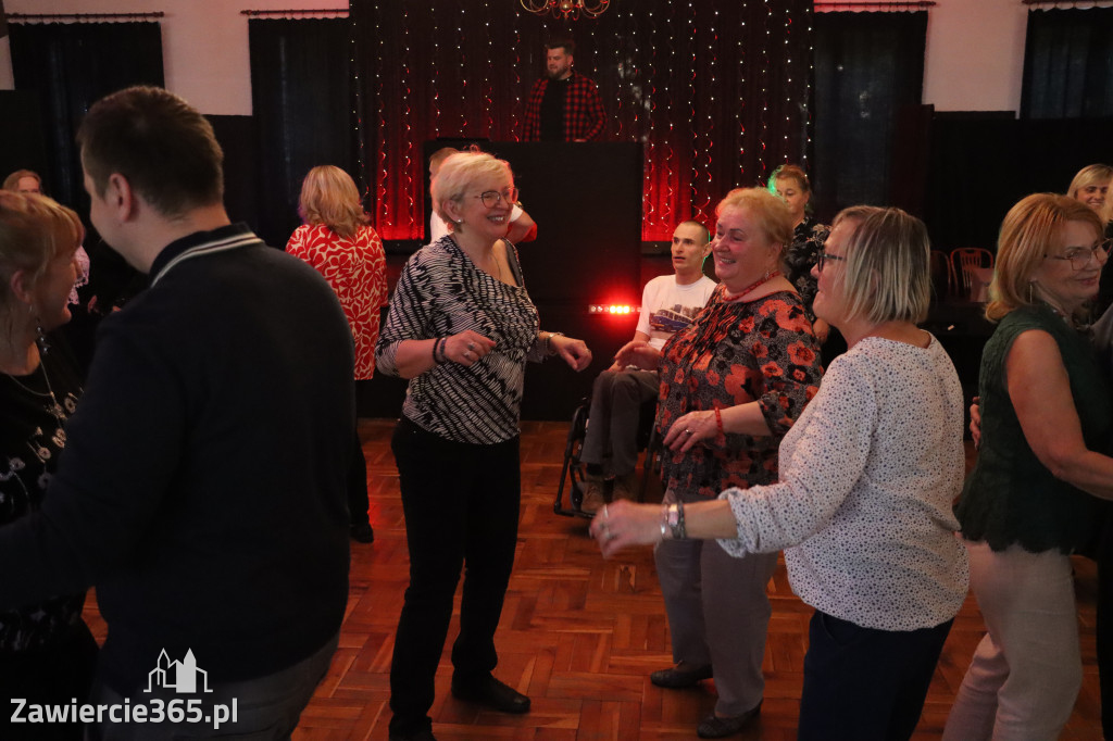 Fotorelacja: Wiosenna Potańcówka z DJ-em w Pałacyku nad Wartą w Zawierciu