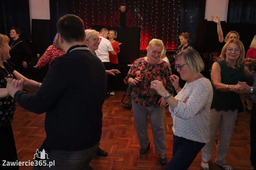 Fotorelacja: Wiosenna Potańcówka z DJ-em w Pałacyku nad Wartą w Zawierciu