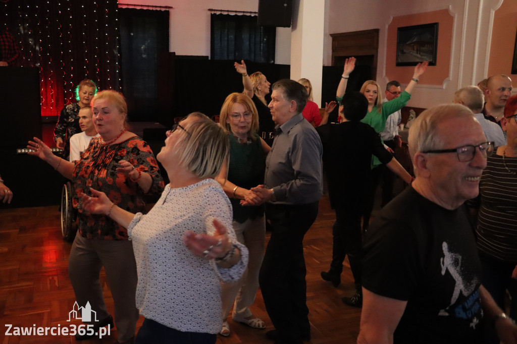 Fotorelacja: Wiosenna Potańcówka z DJ-em w Pałacyku nad Wartą w Zawierciu