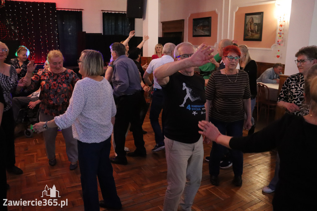 Fotorelacja: Wiosenna Potańcówka z DJ-em w Pałacyku nad Wartą w Zawierciu
