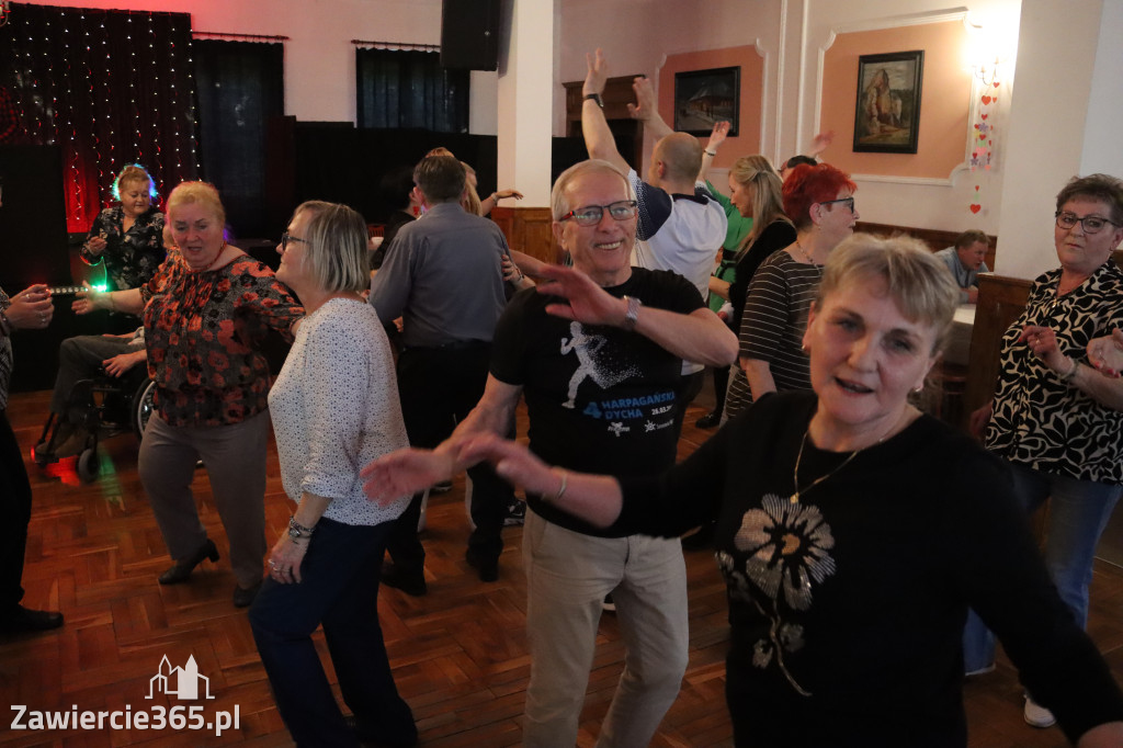 Fotorelacja: Wiosenna Potańcówka z DJ-em w Pałacyku nad Wartą w Zawierciu