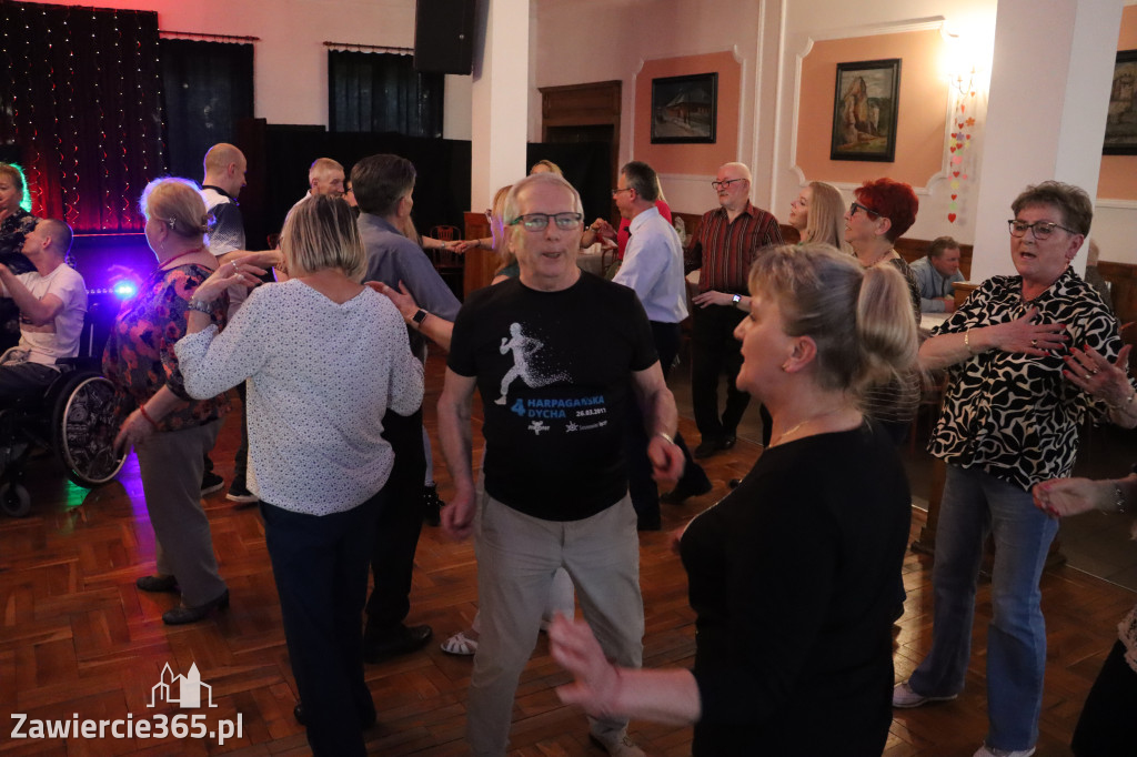 Fotorelacja: Wiosenna Potańcówka z DJ-em w Pałacyku nad Wartą w Zawierciu