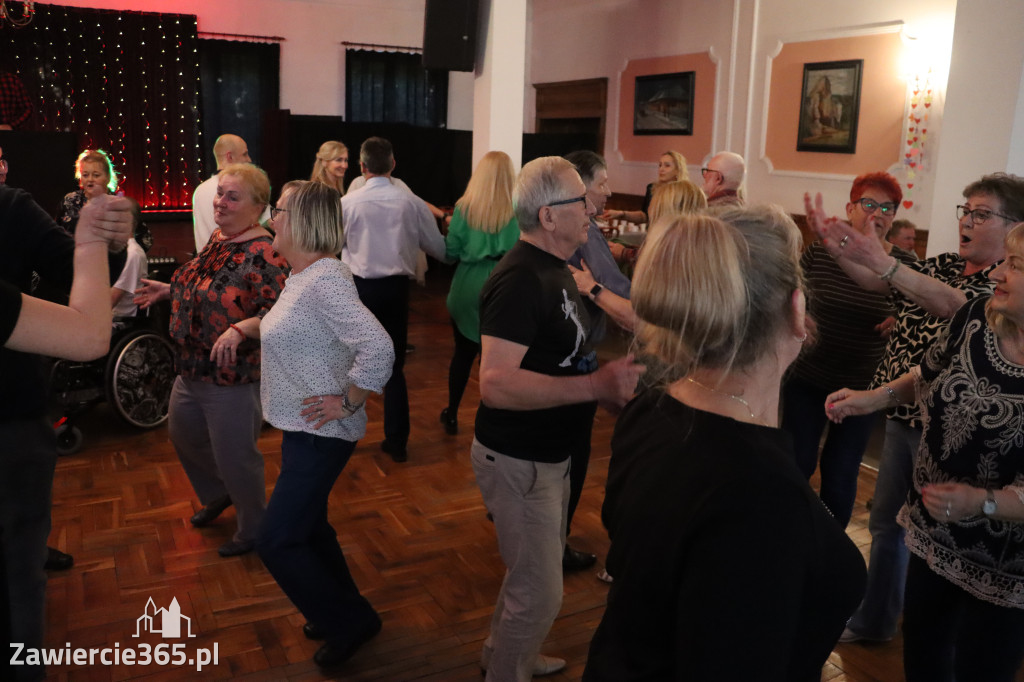 Fotorelacja: Wiosenna Potańcówka z DJ-em w Pałacyku nad Wartą w Zawierciu