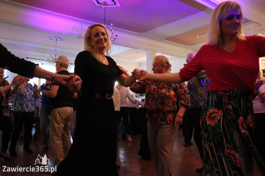 Fotorelacja: Wiosenna Potańcówka z DJ-em w Pałacyku nad Wartą w Zawierciu