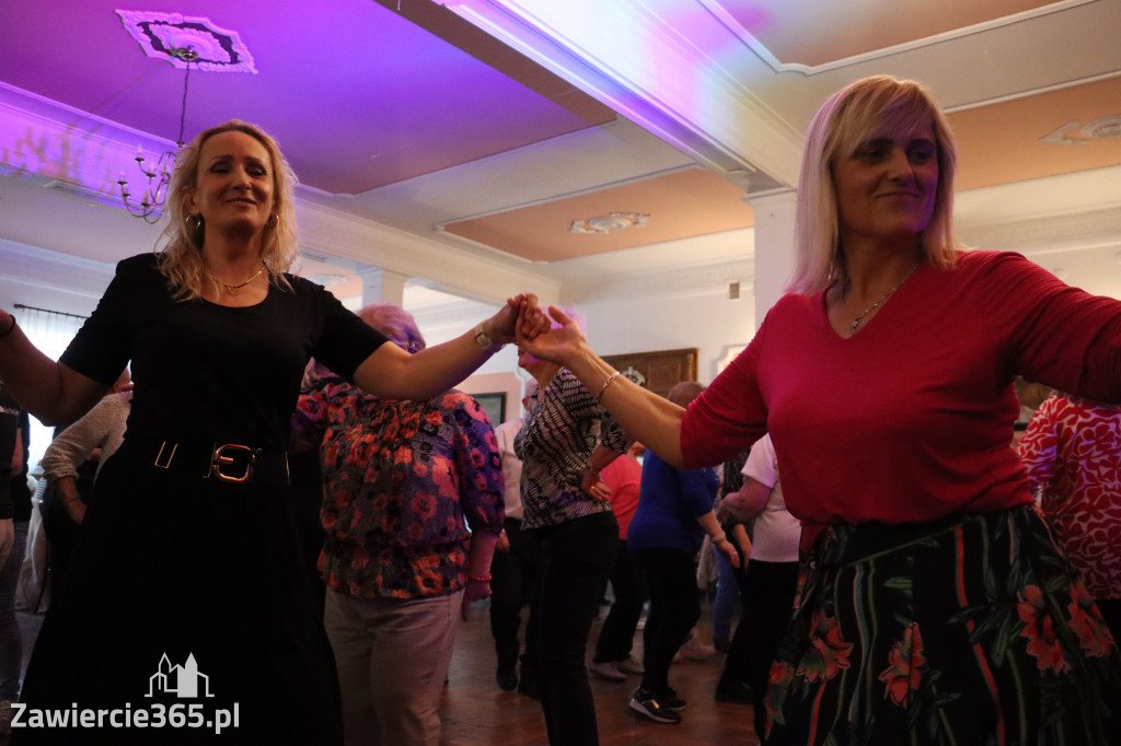 Fotorelacja: Wiosenna Potańcówka z DJ-em w Pałacyku nad Wartą w Zawierciu